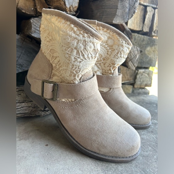 Women's Lace-Trimmed Tan Ankle Boots by Mudd Sz-8. M - Picture 2 of 8